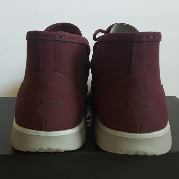 New UGG Hendrickson Leather Chukka Boots - Picture 4 of 6